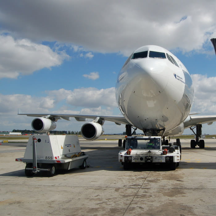 Commercial aviation - Ground power unit